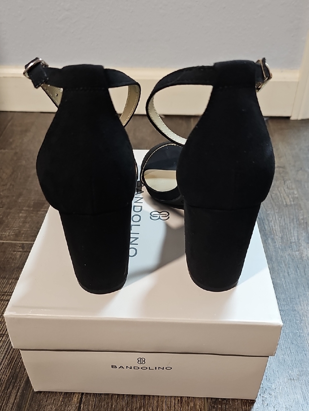 Bandolino Armory Women's 7 Black Suede Ankle-Strap Heels New In Box - Picture 4 of 7